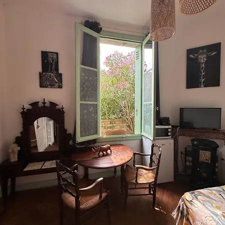 Violette Проживание в семье